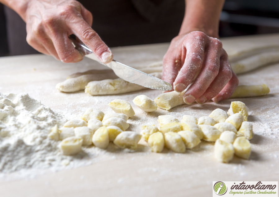 Preparazione Gnocchi intavoliamo