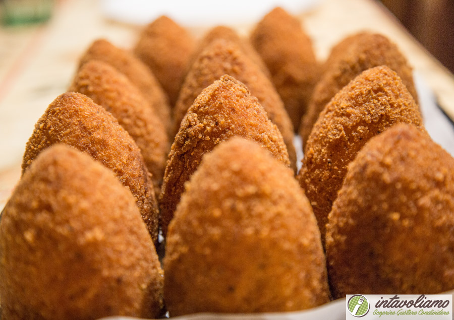 Arancino Siciliano: Receita e História - Descobrindo a Sicília